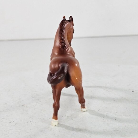 Breyer Stablemate Horse Warmblood Chestnut Two Socks #5412 G2 RUBS - Picture 6 of 9